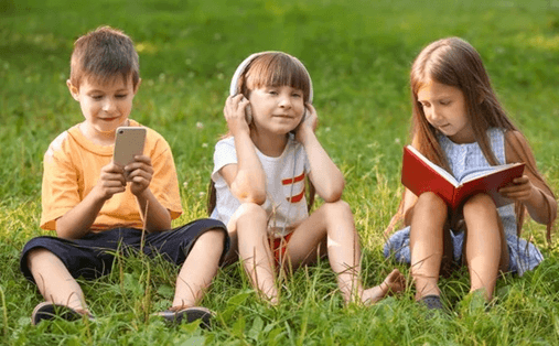 Write a description or an account of what the picture suggests to you in a paragraph.